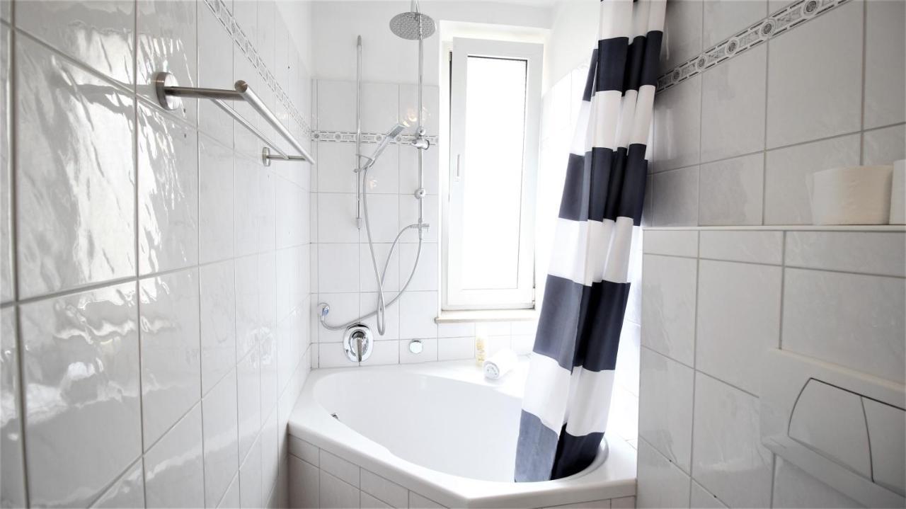 Appartement Zentral Wohnen - Inkl. Privatem Stellplatz à Wurtzbourg Extérieur photo